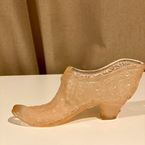 Vintage Fenton Glass Pink Shoe with Bow, 6" Long,‎ 2 1/4" Tall, 1 1/2" Wide - Picture 2 of 7